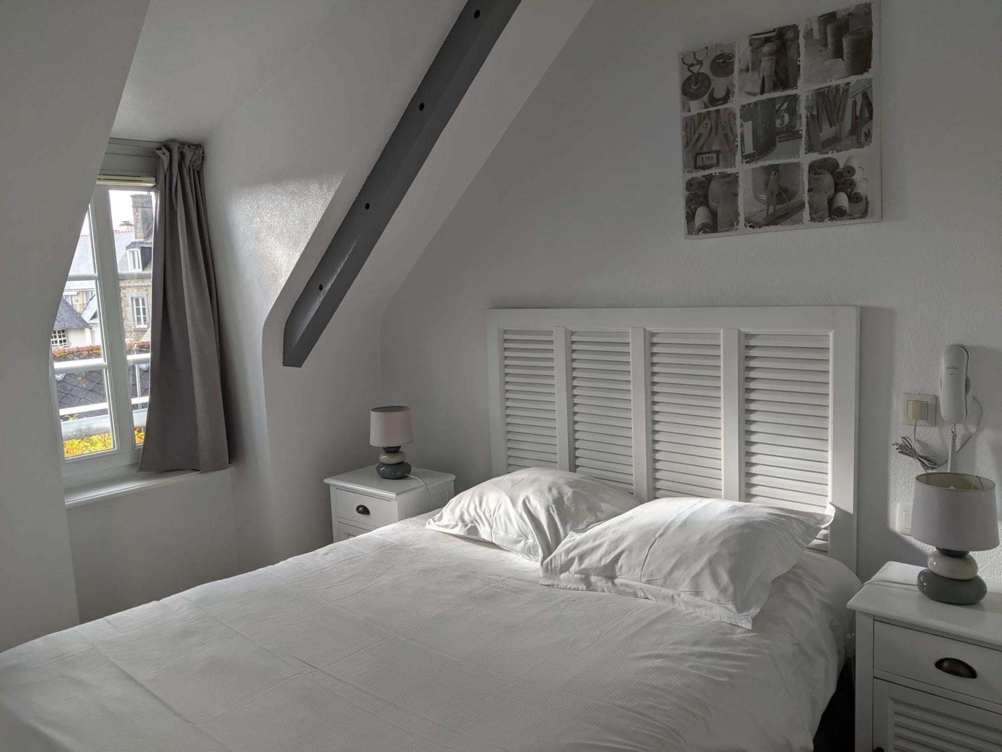 Contact Hotel - Hotel Le Lion D'Or Lamballe Exterior photo